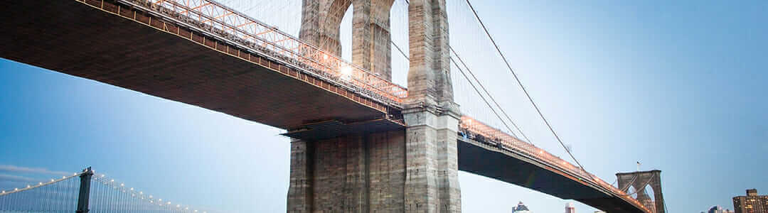 Brooklyn bridge in manhattan.